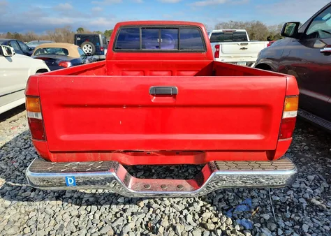 1992 Toyota Pickup 1/2 Ton Short Wheelbase Dlx z USA, uszkodzony, nr VIN 4TARN81P1NZ040847